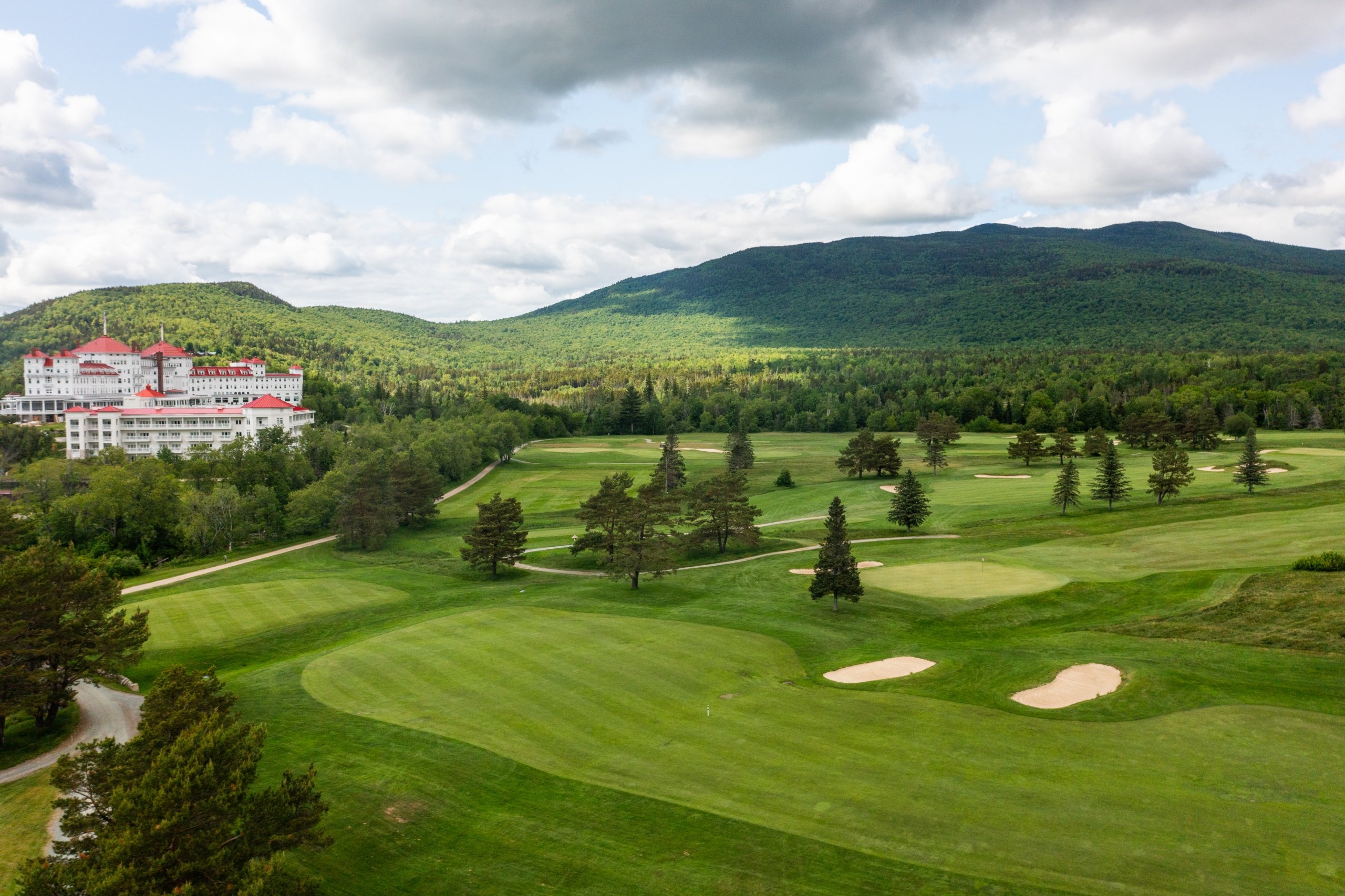 Mount Washington Resort and Spa sits nestled amongst a lush green forest and a perfectly groomed golf course.