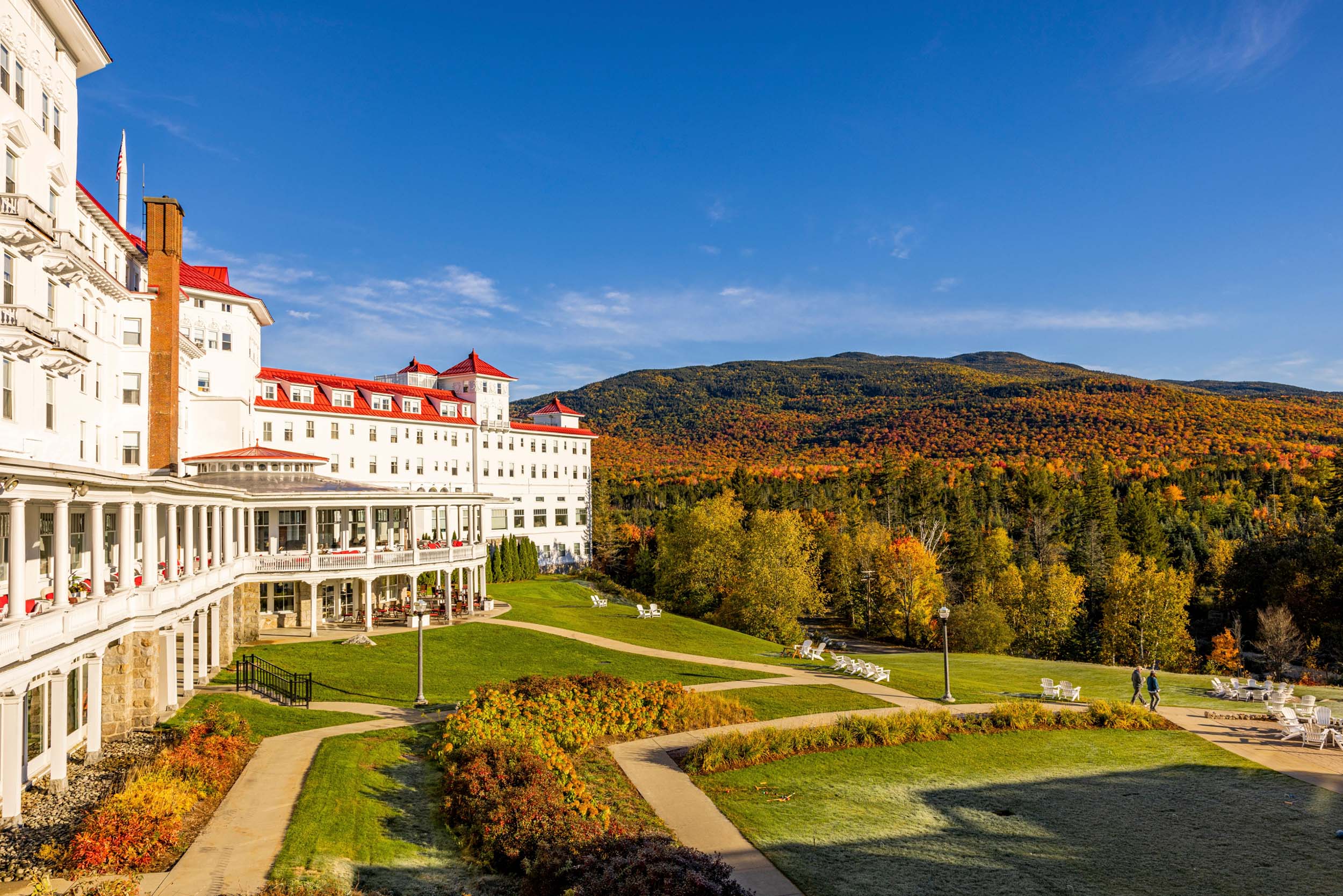 Mount Washington Resort and Spa overlooks the surrounding forest with vibrant fall colors.