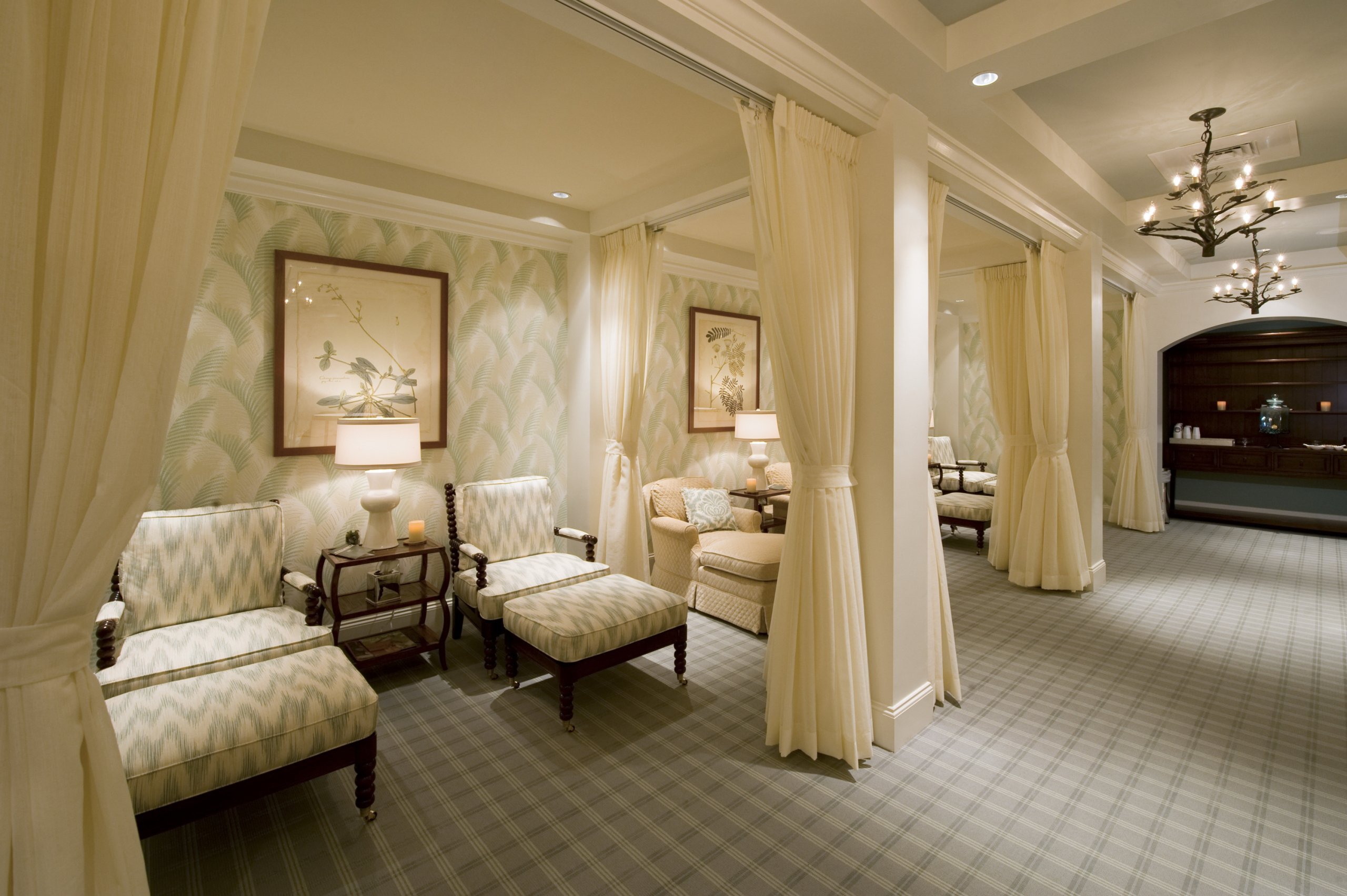 The women’s lounge at Mount Washington Resort and Spa features soft lighting and comfortable chairs.