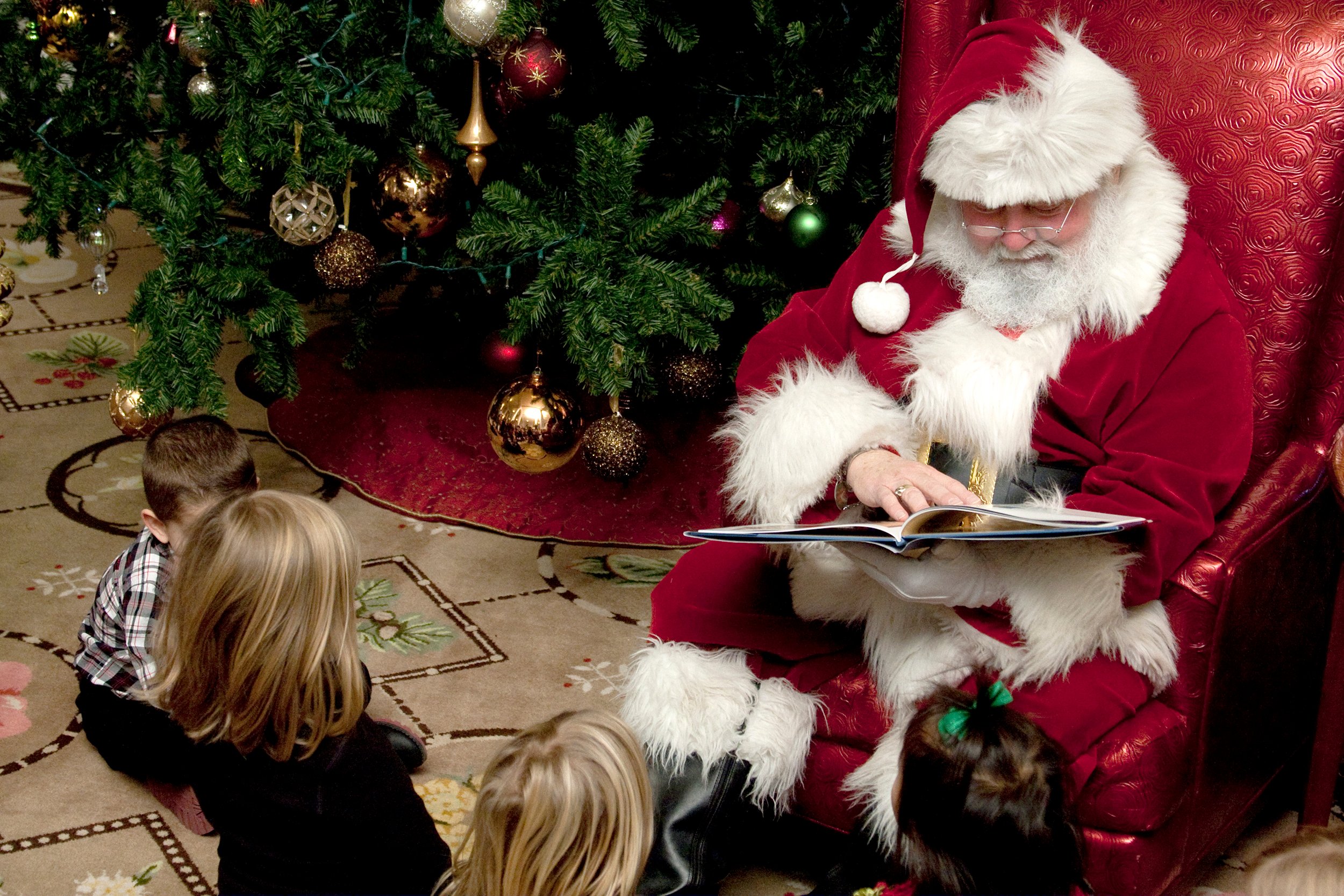 Santa reading to kids in the lobby of Omni Mount Washington Hotel