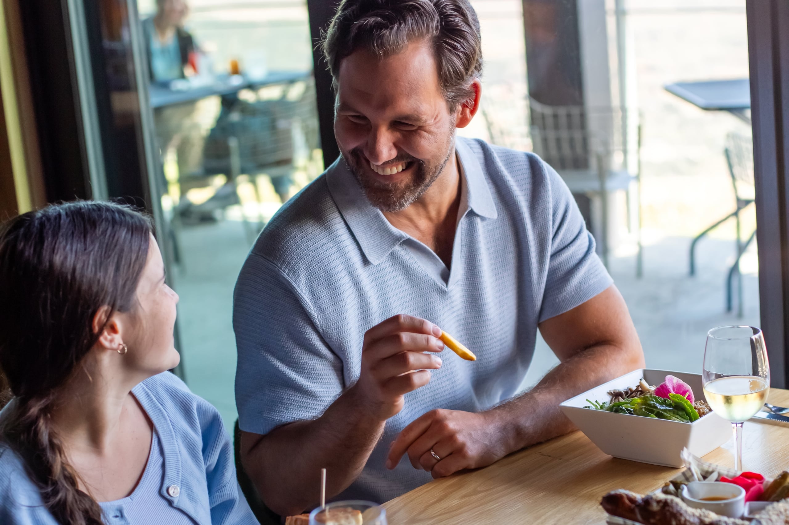 Father and daughter eating lunch at Rosebrook Lodge at Bretton Woods in the summer