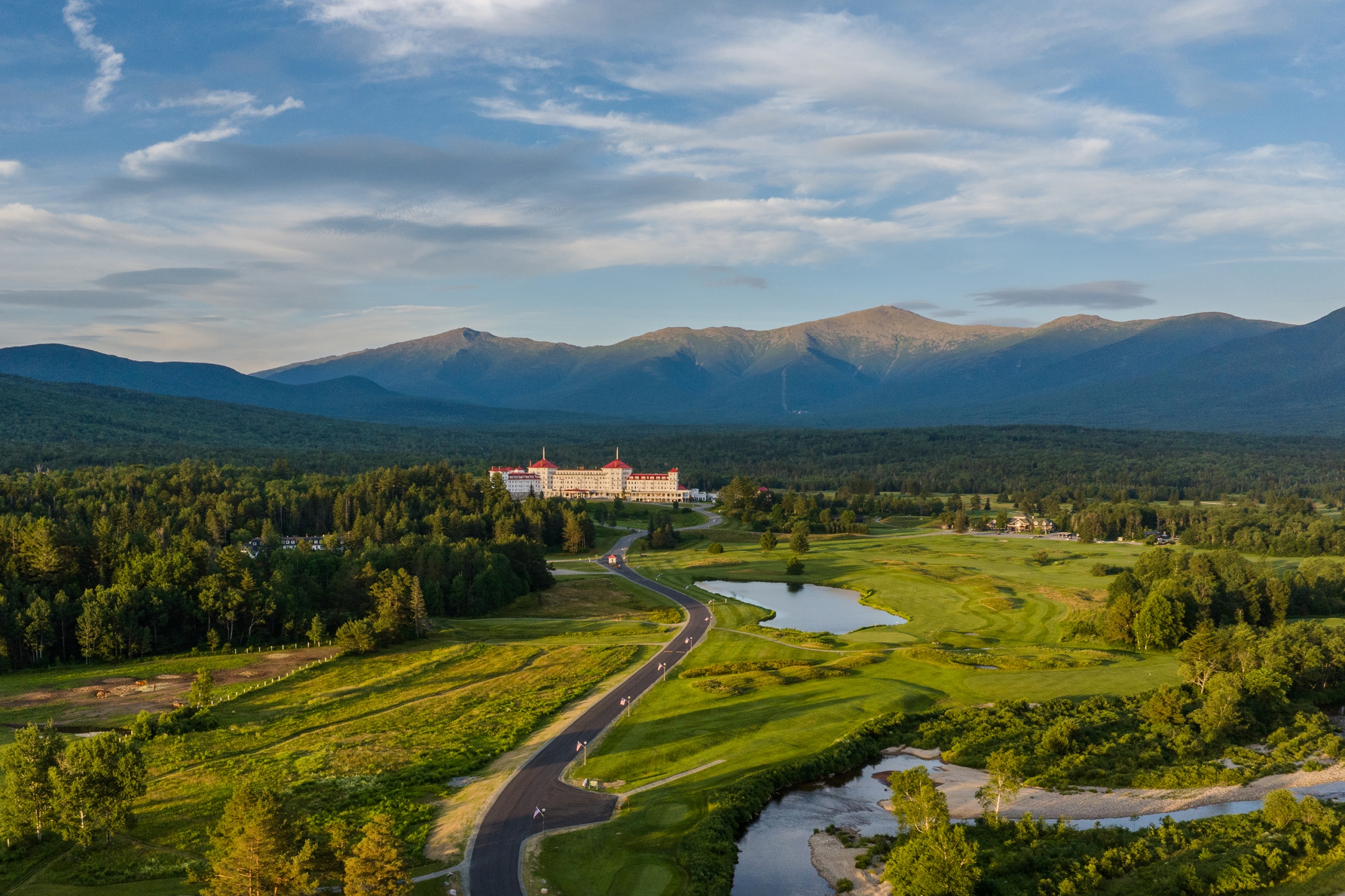 Front entrance of the Omni Mount Washington Resort & Spa with Mount Washington and the Presidential Range in the background
