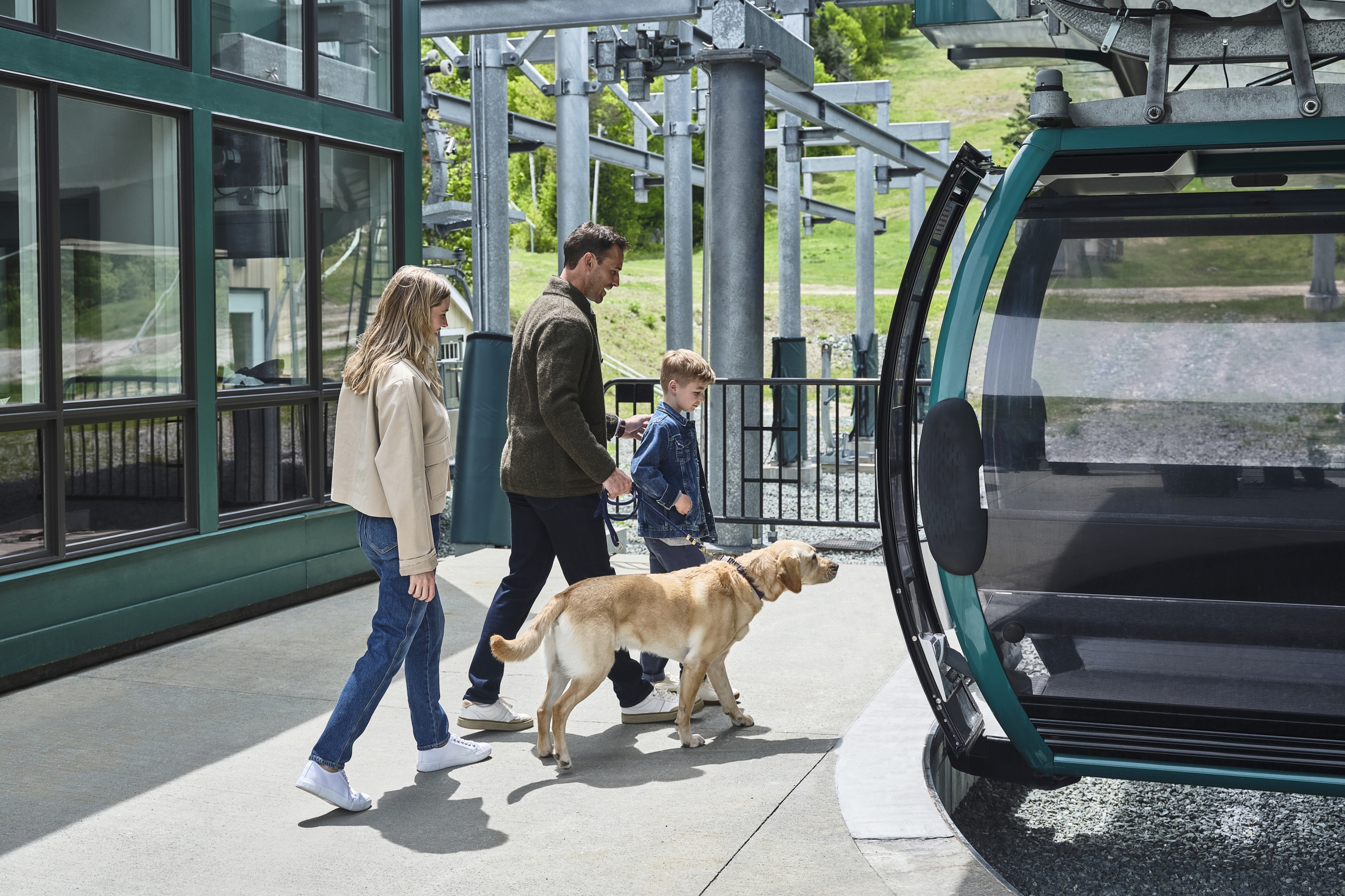 Family loading gondola with dog at bretton woods